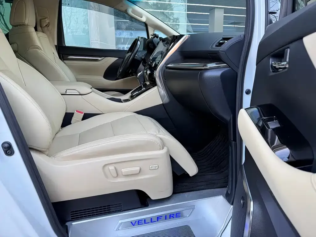 Toyota Vellfire — фото 7