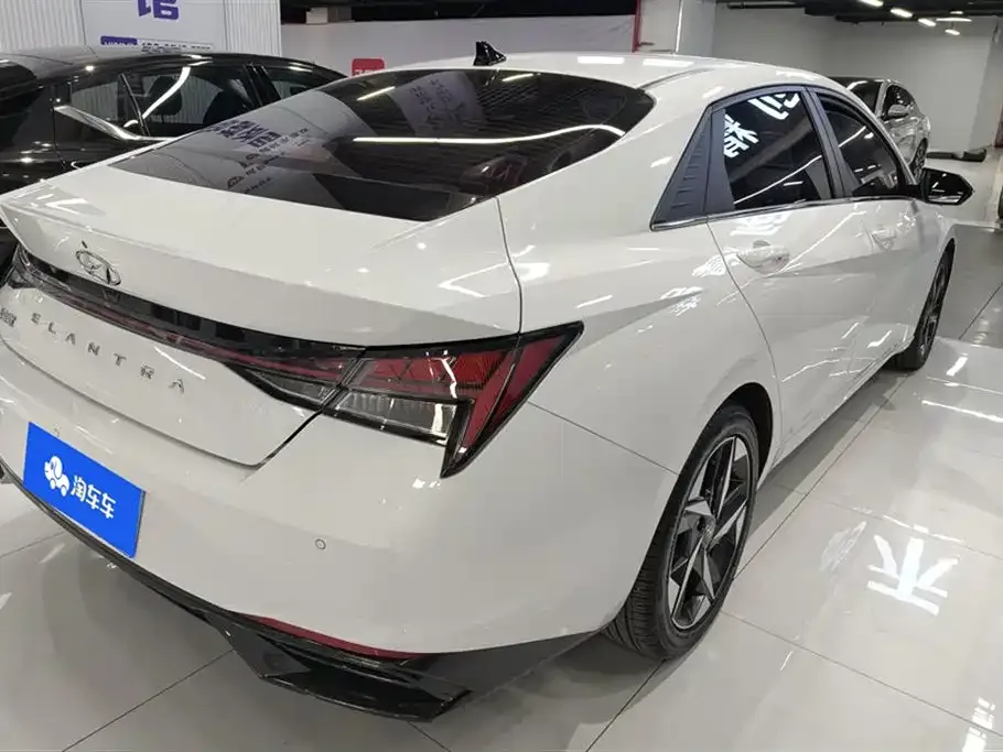 Hyundai Elantra — фото 3