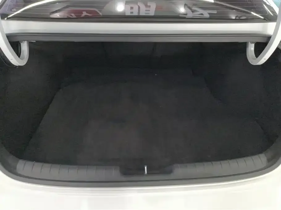 Hyundai Elantra — фото 4