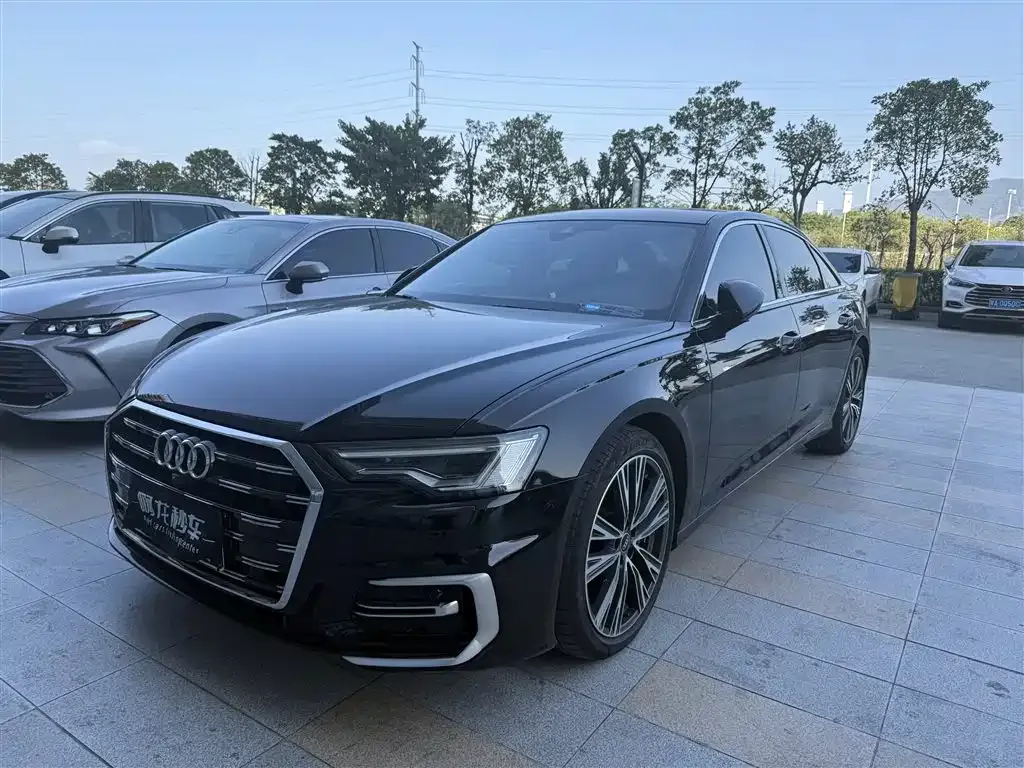 Audi A6L — фото 1