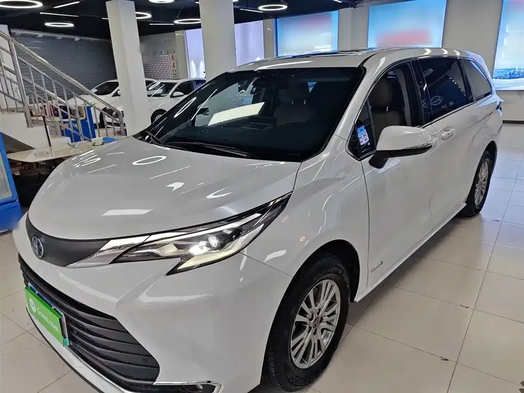 Toyota Sienna — фото 9