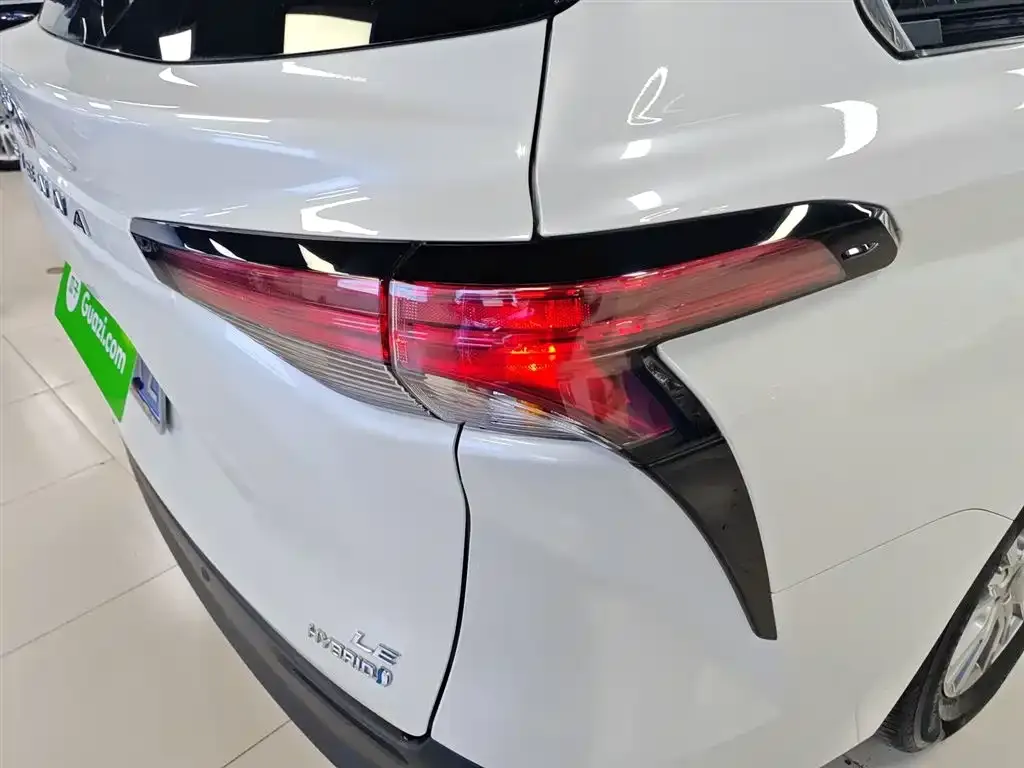 Toyota Sienna — фото 4
