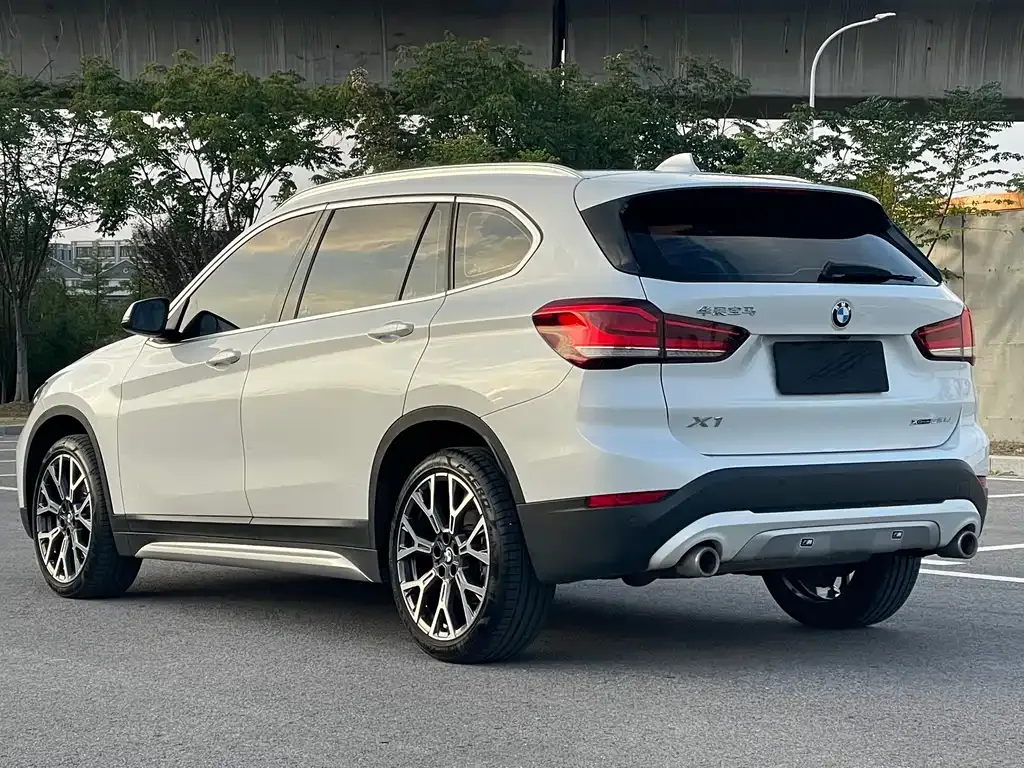 BMW X1 — фото 7