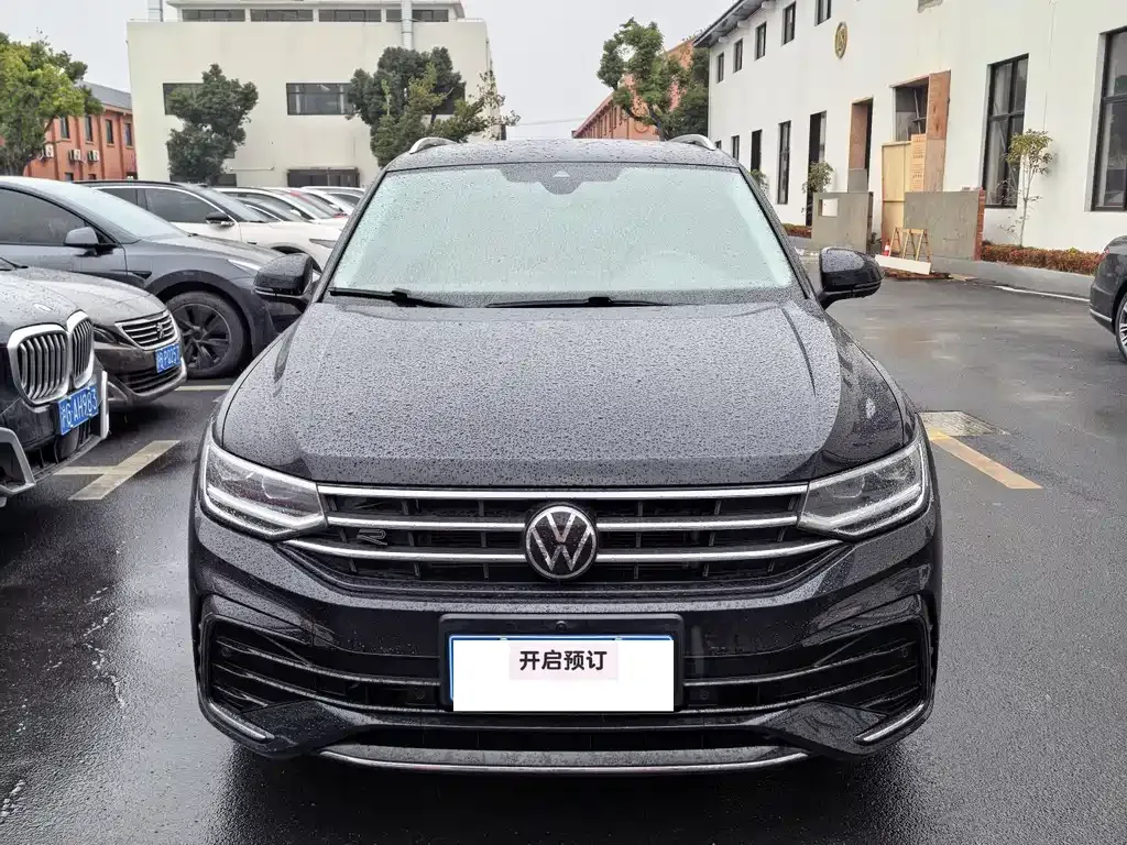 Volkswagen Tiguan L — фото 1