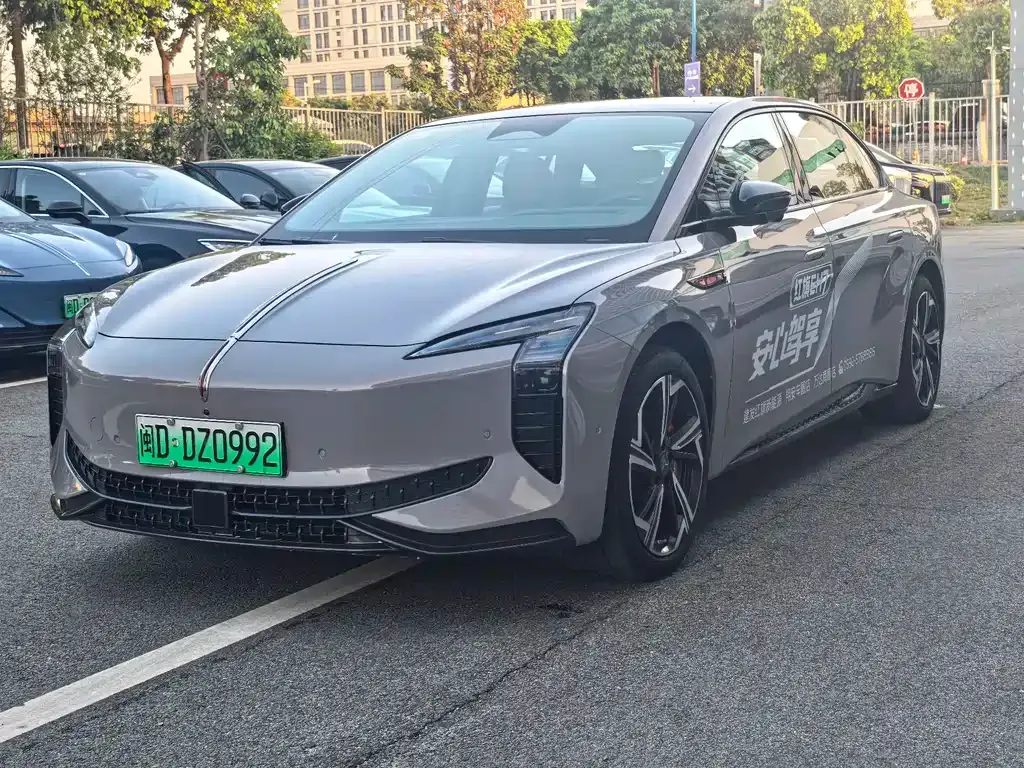 Hongqi EH7 — фото 1