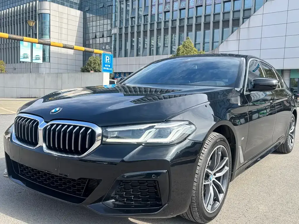 BMW 5 Series — фото 1