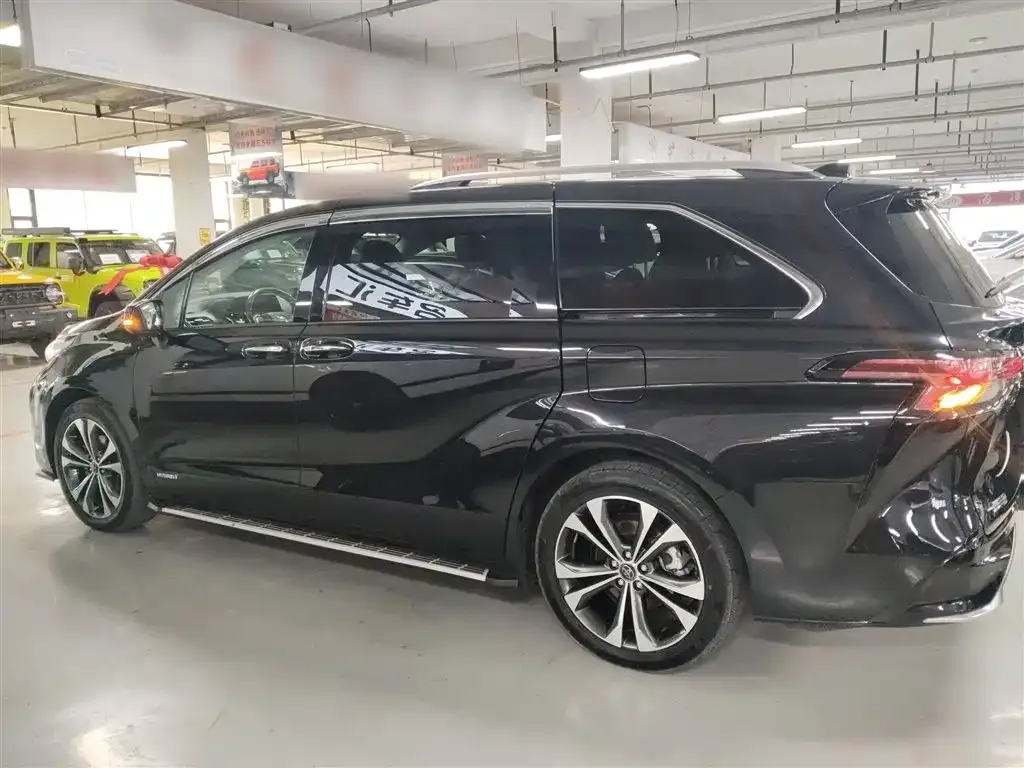 Toyota Granvia — фото 2