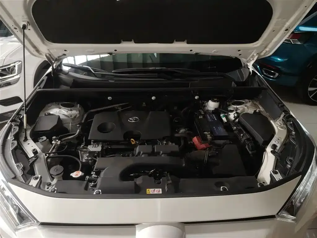 Toyota RAV4 — фото 10