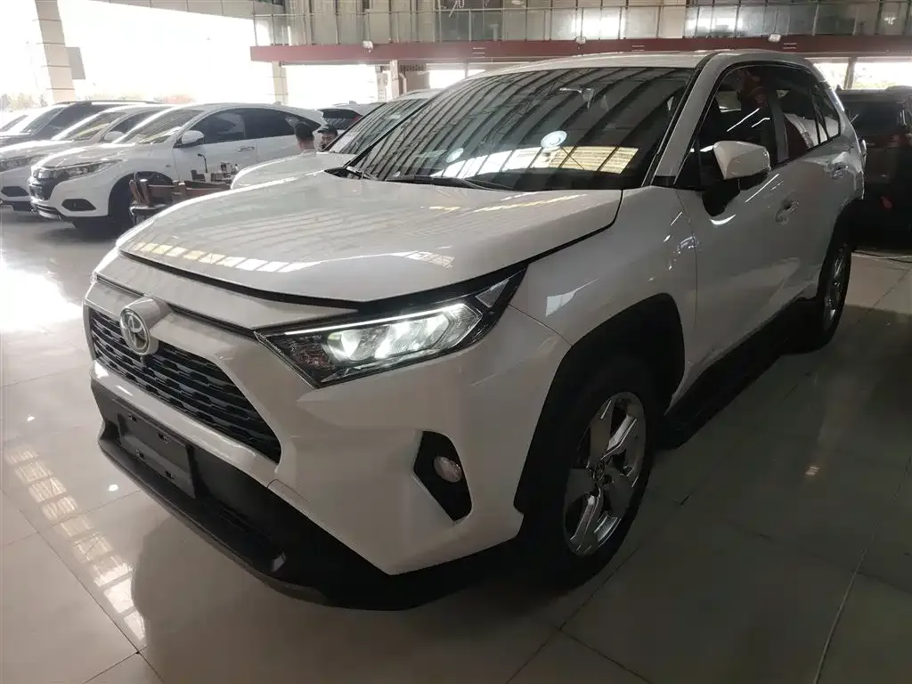Toyota RAV4 — фото 2