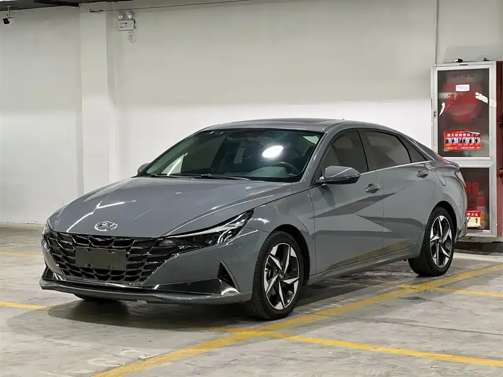 Hyundai Elantra — фото 1