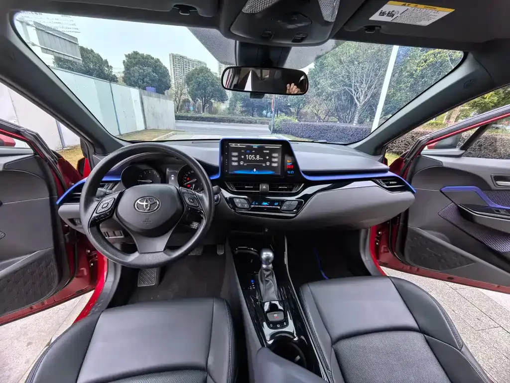 Toyota C-HR — фото 2