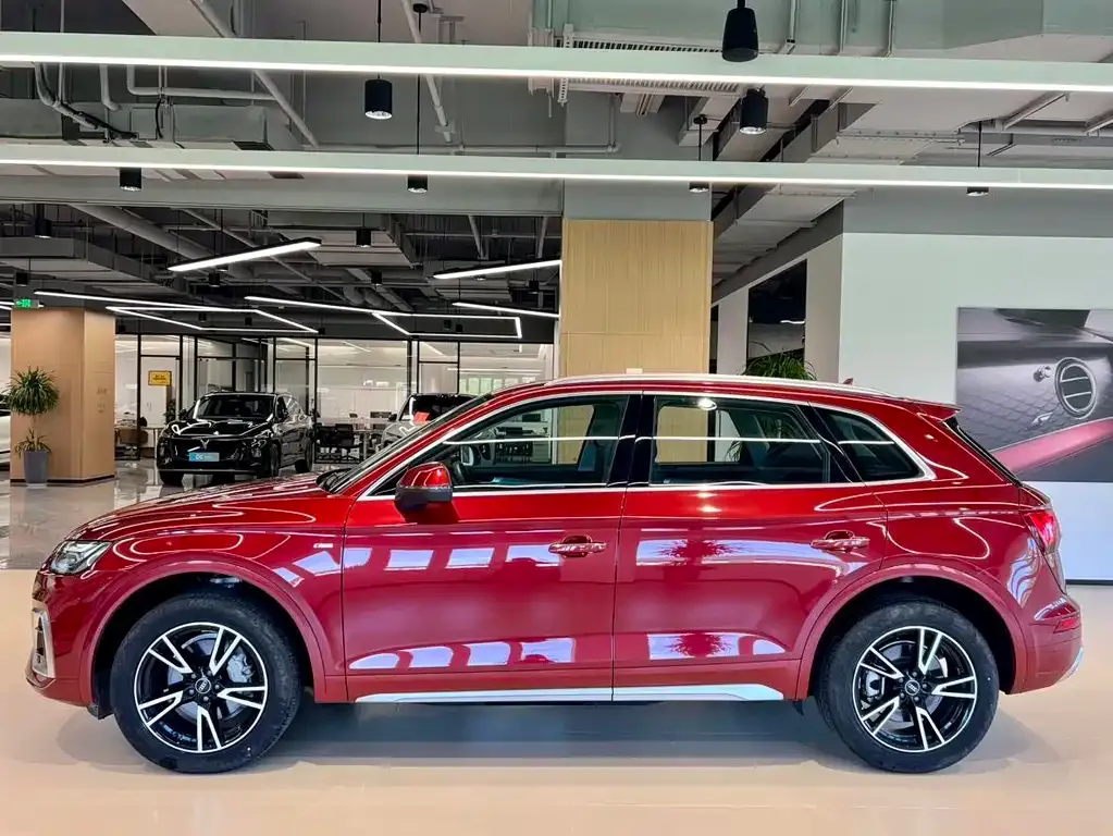 Audi Q5L — фото 10