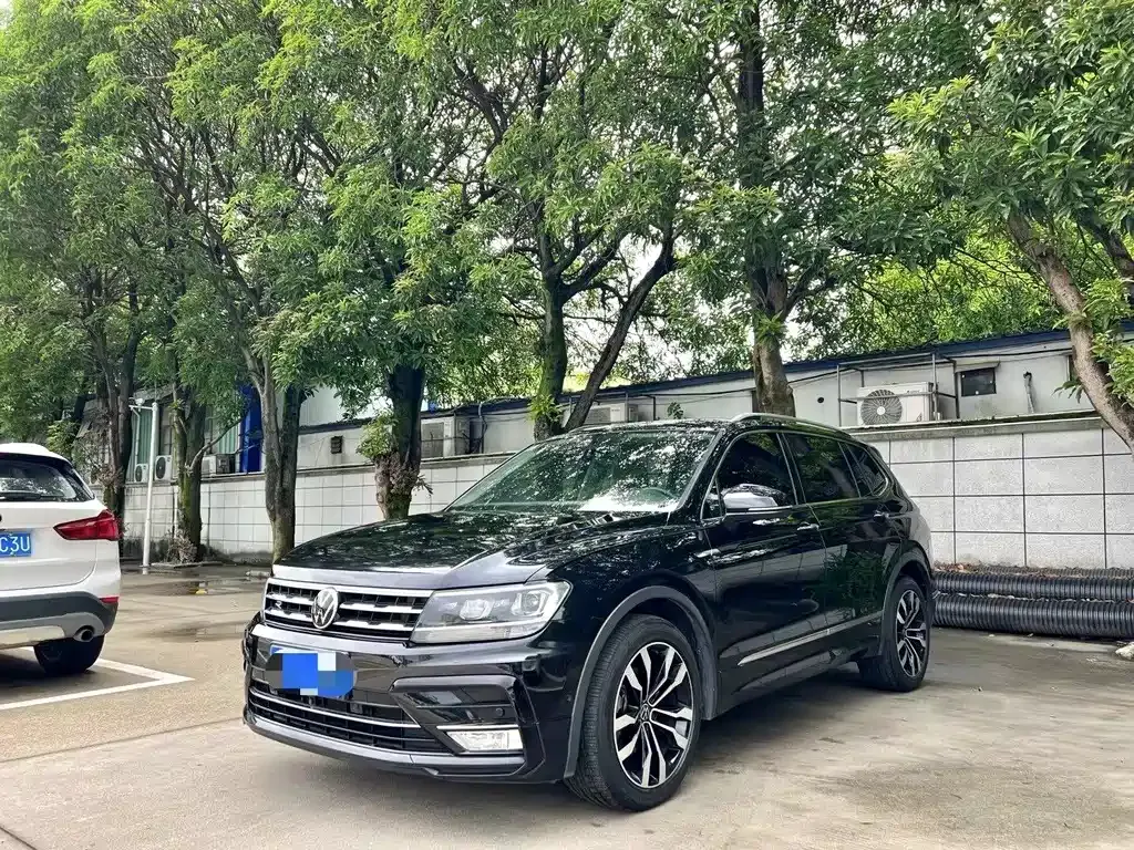 Volkswagen Tiguan L — фото 1