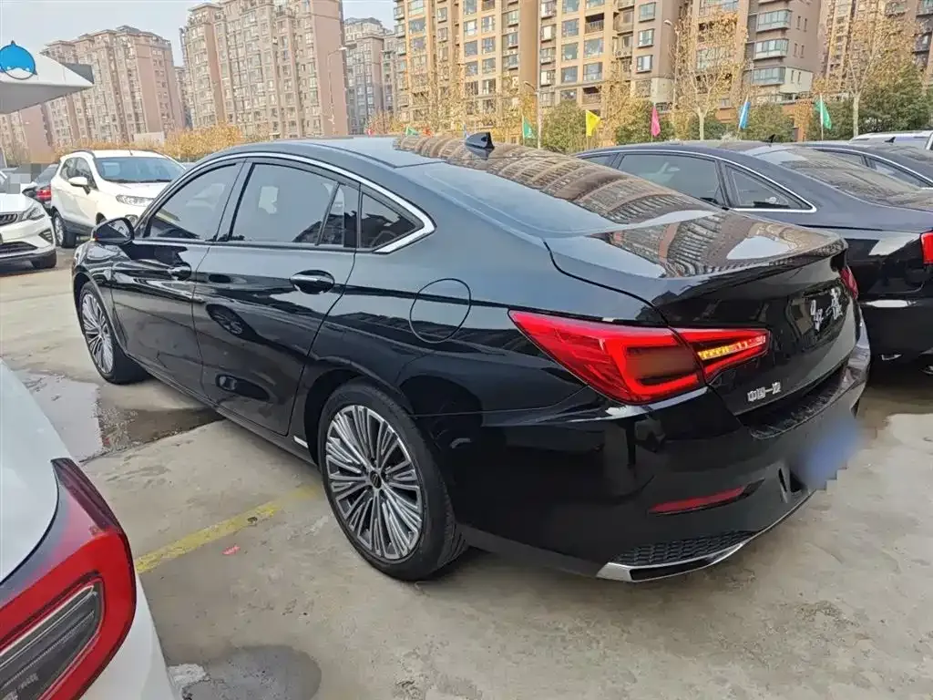 Hongqi H5 — фото 10