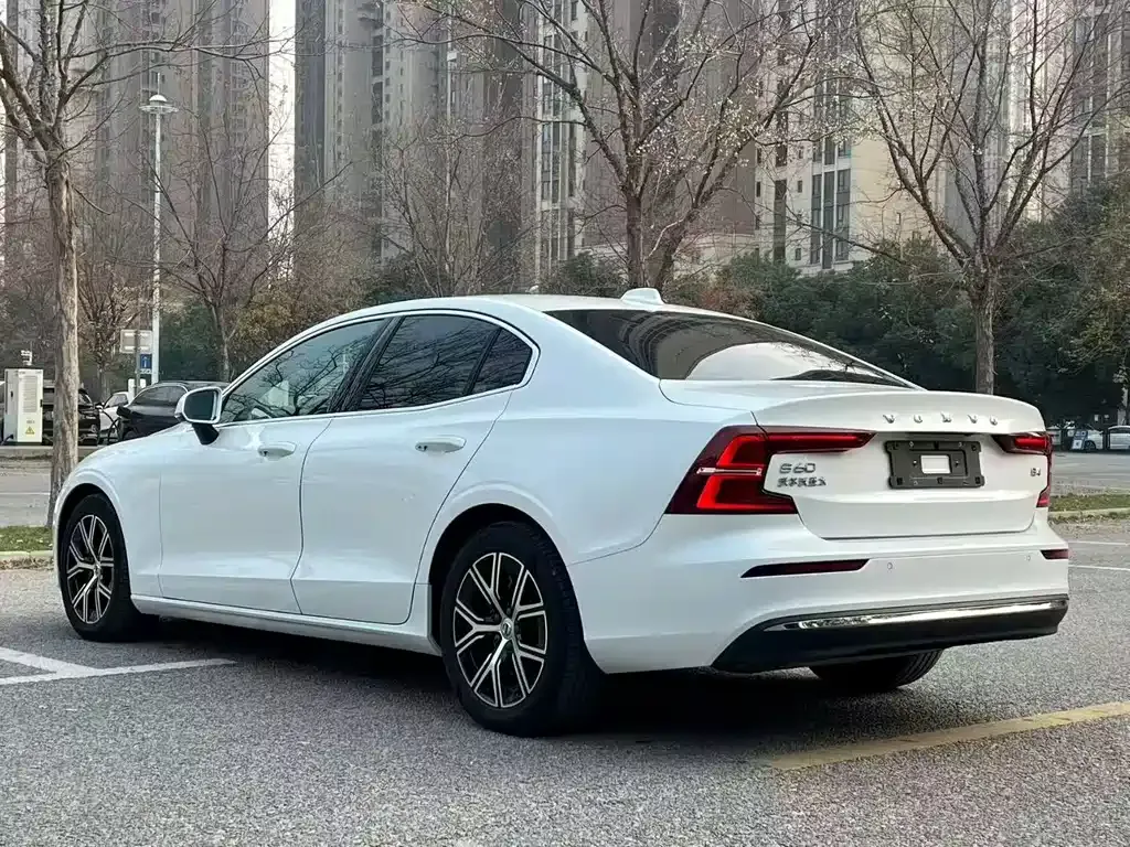 Volvo S60 — фото 9