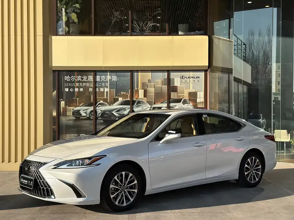 Lexus ES — фото 1