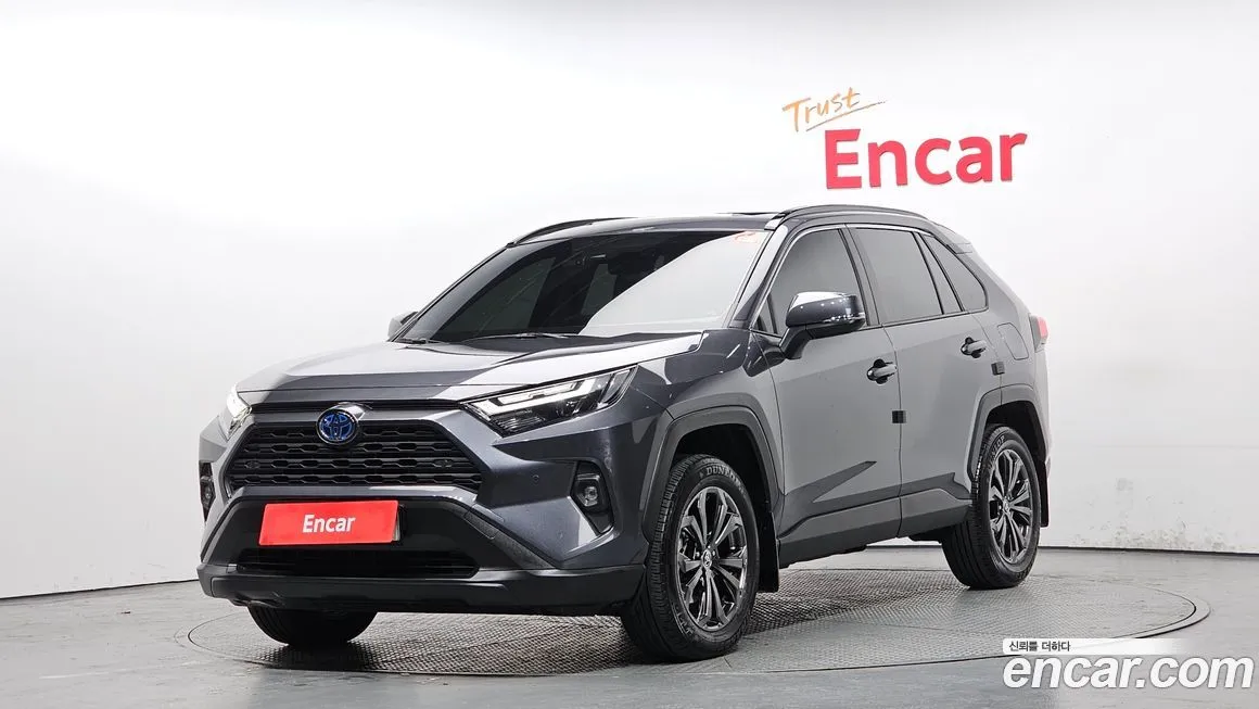Toyota RAV4 — фото 1