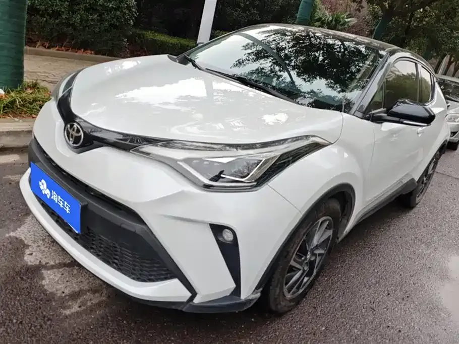 Toyota C-HR — фото 1