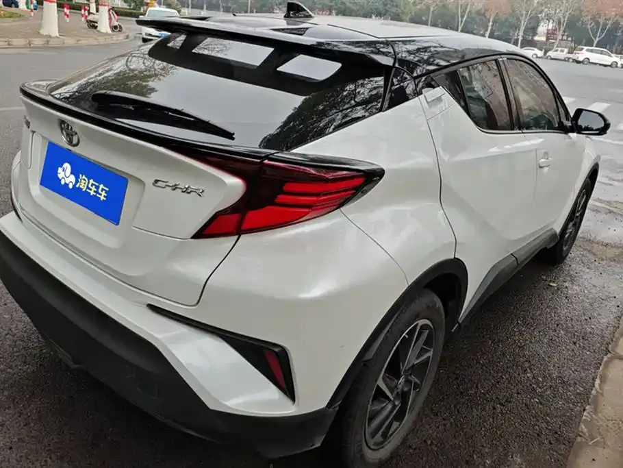 Toyota C-HR — фото 8