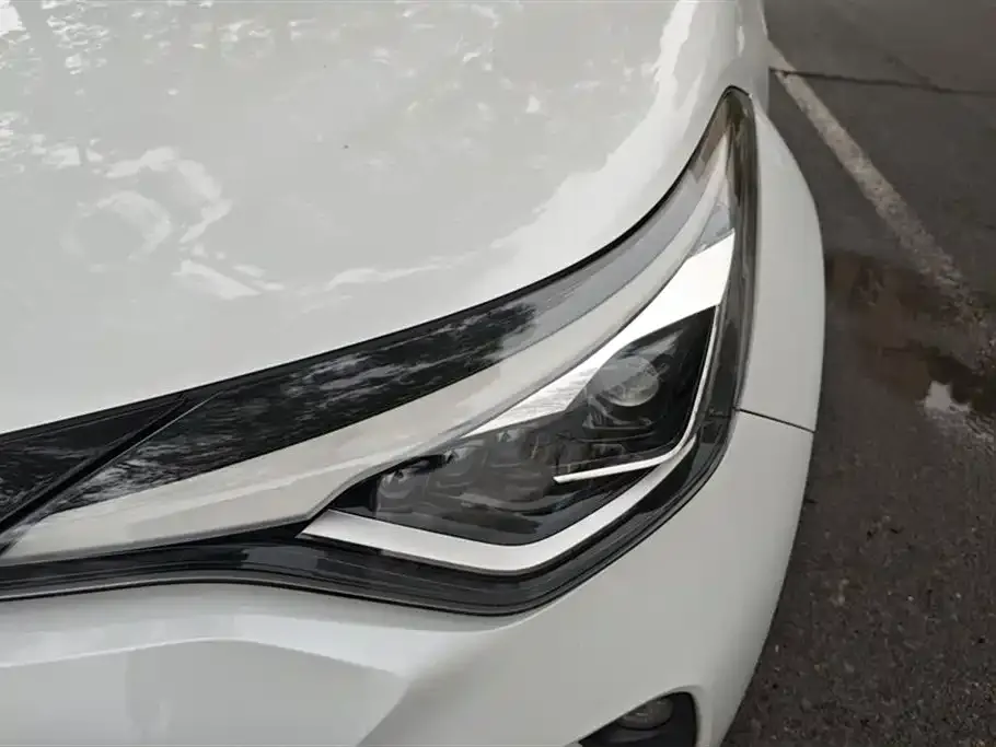 Toyota C-HR — фото 2