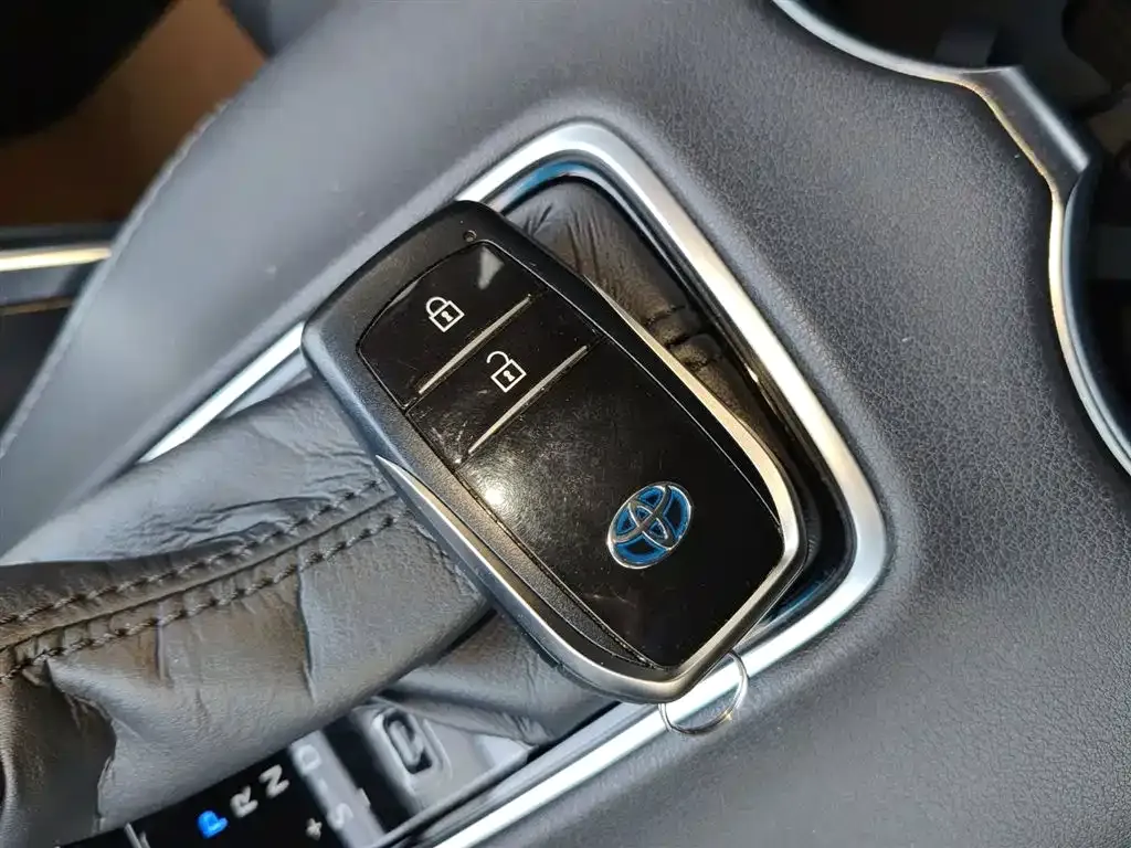 Toyota Harrier — фото 9