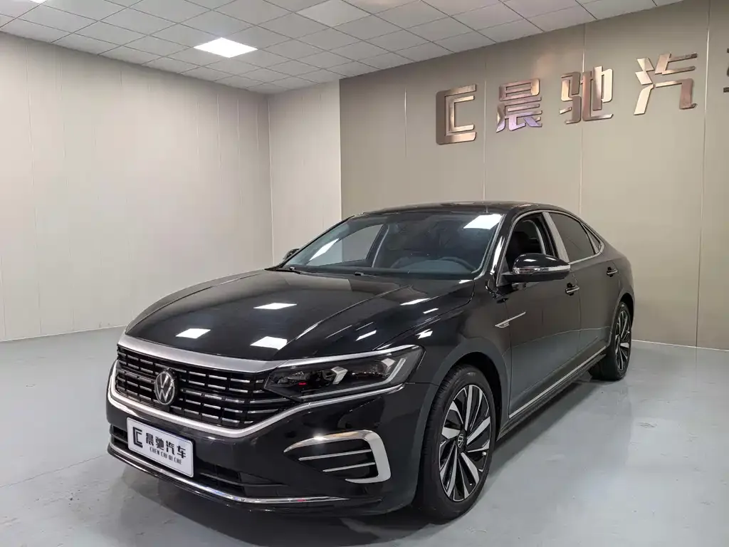Volkswagen Passat — фото 1