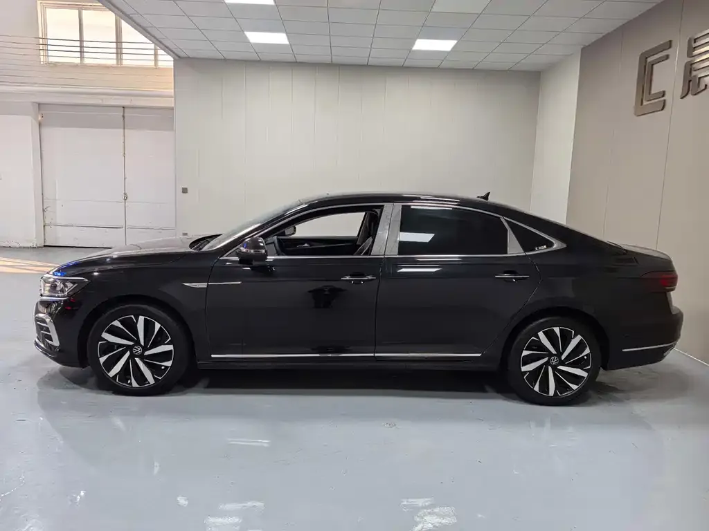 Volkswagen Passat — фото 7