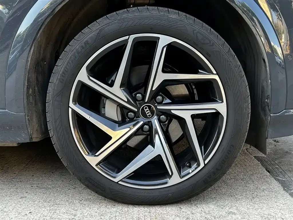 Audi Q6L e-tron — фото 2
