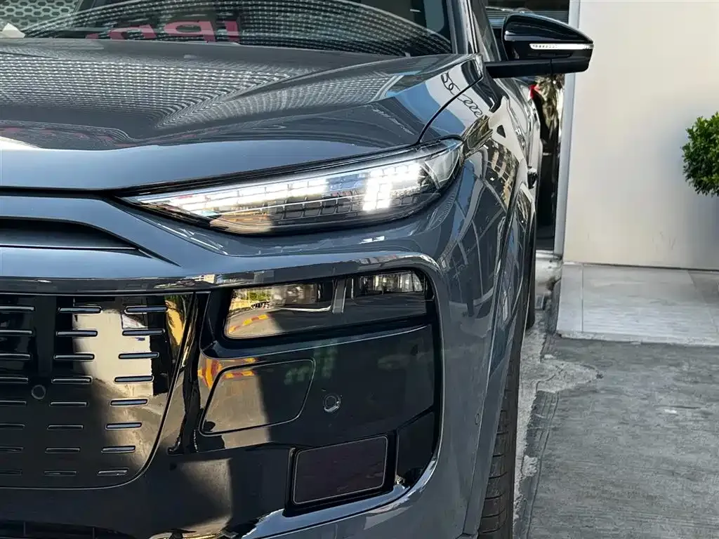 Audi Q6L e-tron — фото 9