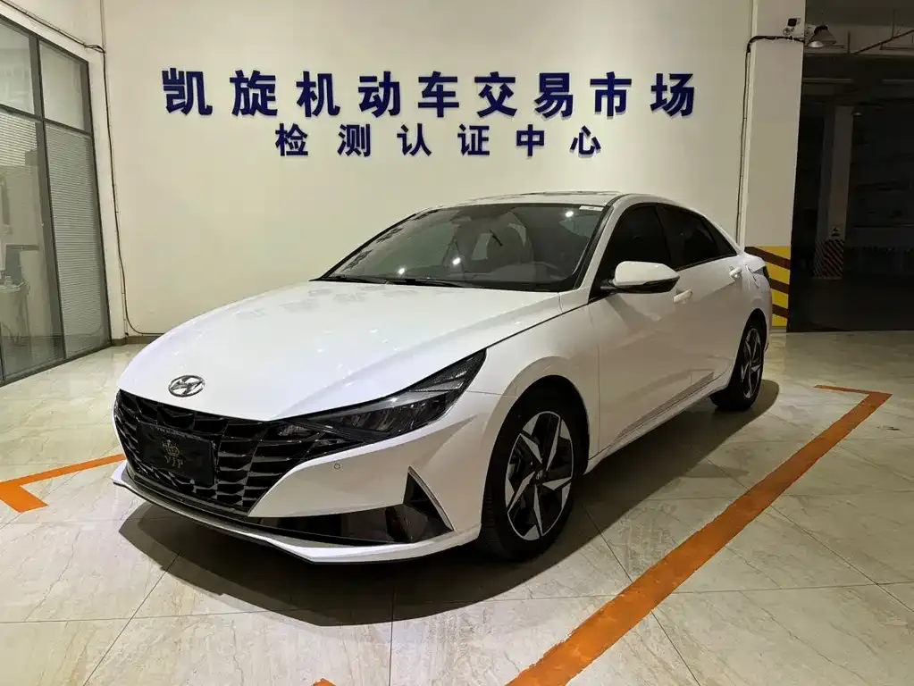 Hyundai Elantra — фото 3