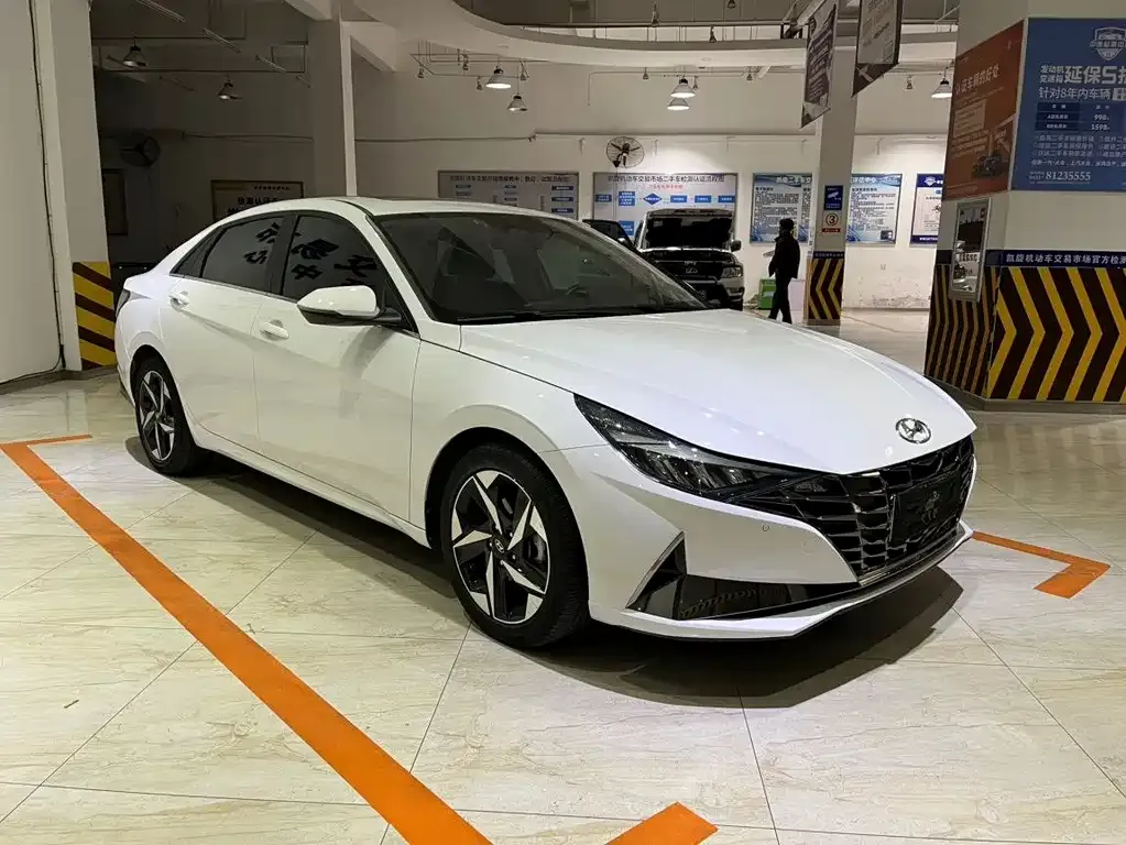 Hyundai Elantra — фото 10