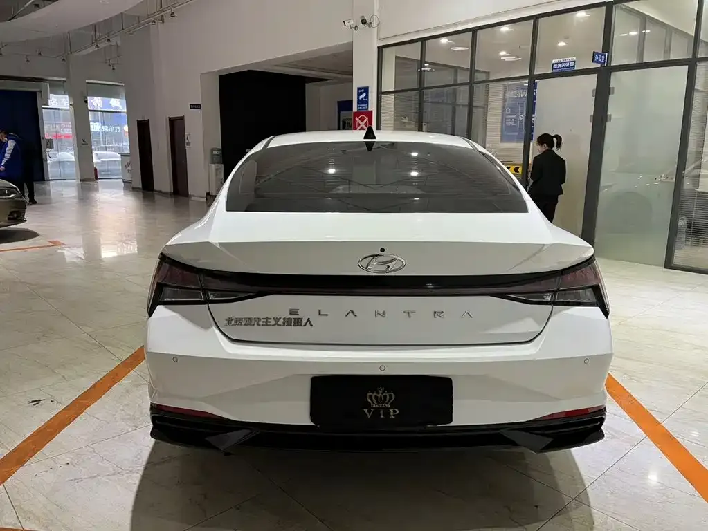 Hyundai Elantra — фото 2