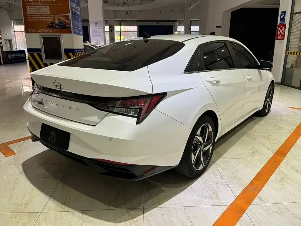 Hyundai Elantra — фото 5