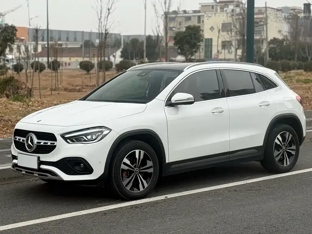 Mercedes-Benz GLA — фото 1