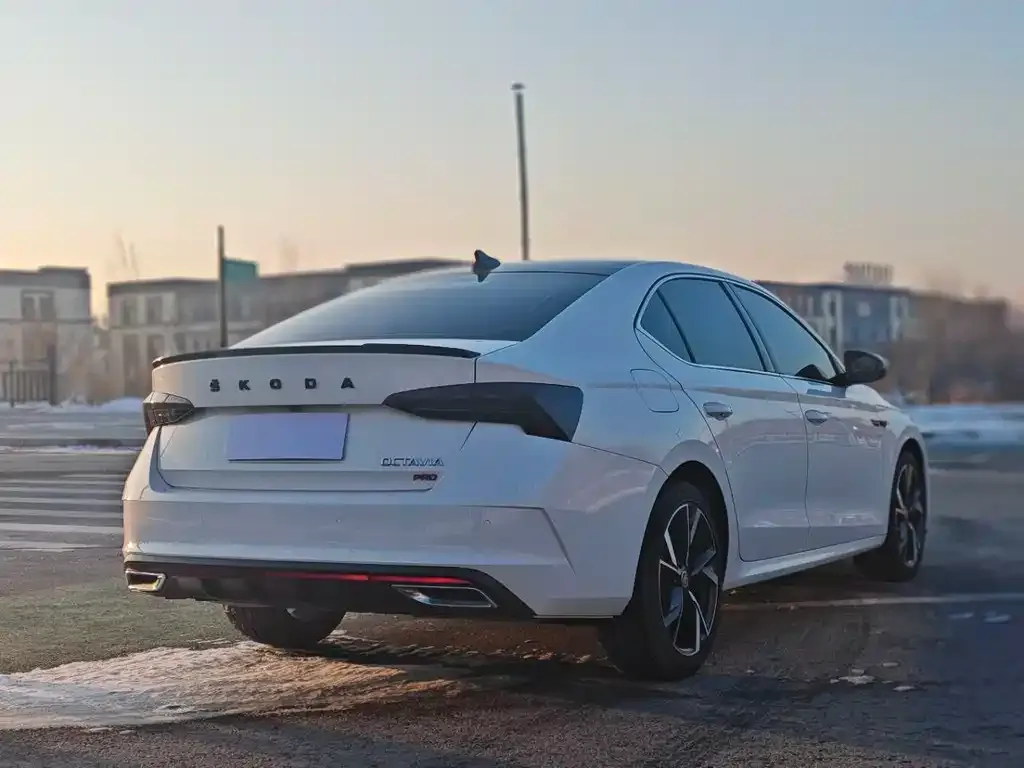 Skoda Octavia — фото 2