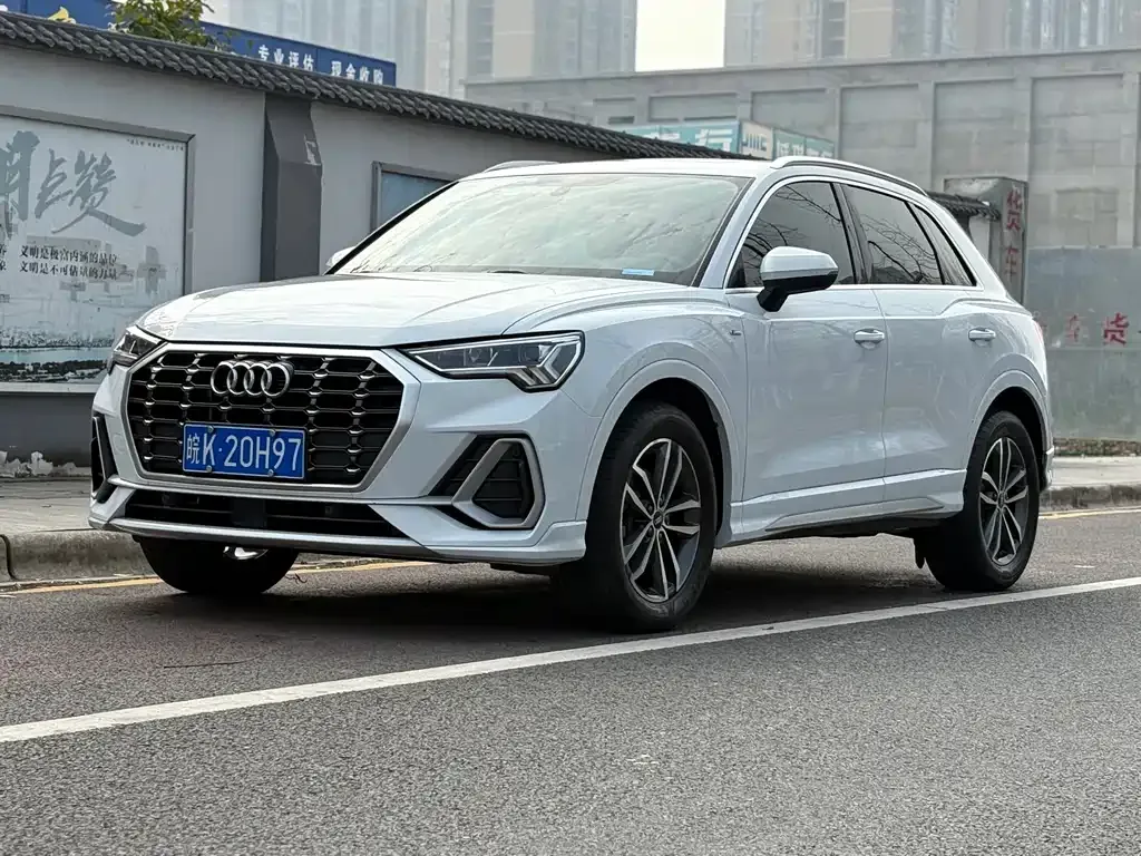 Audi Q3 — фото 1