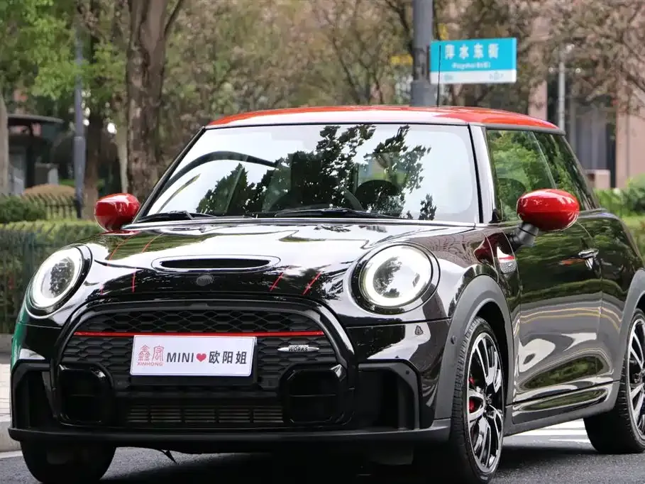 MINI JCW (John Cooper Works) — фото 1