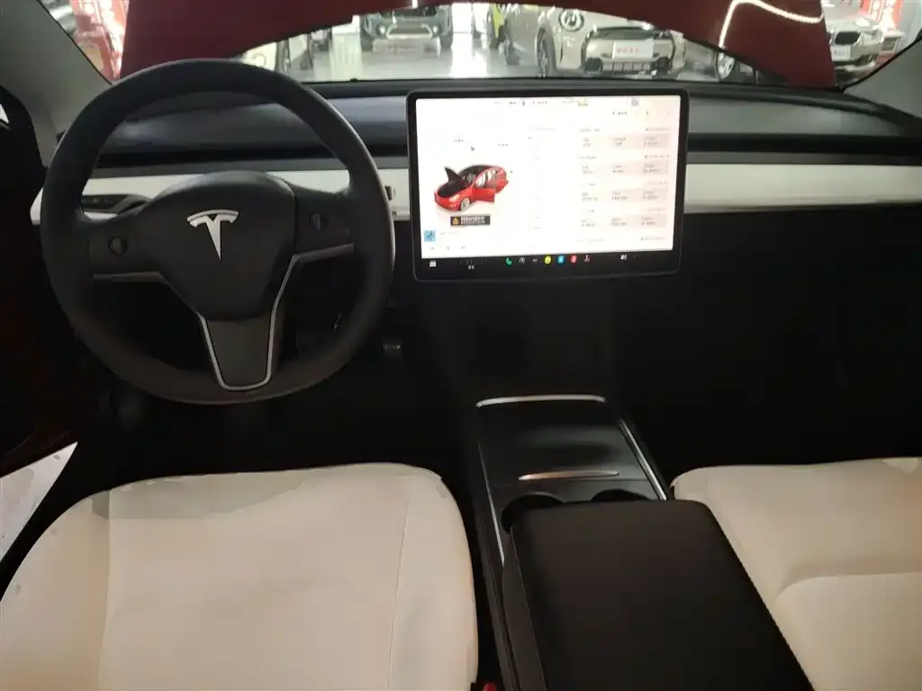 Tesla Model 3 — фото 10