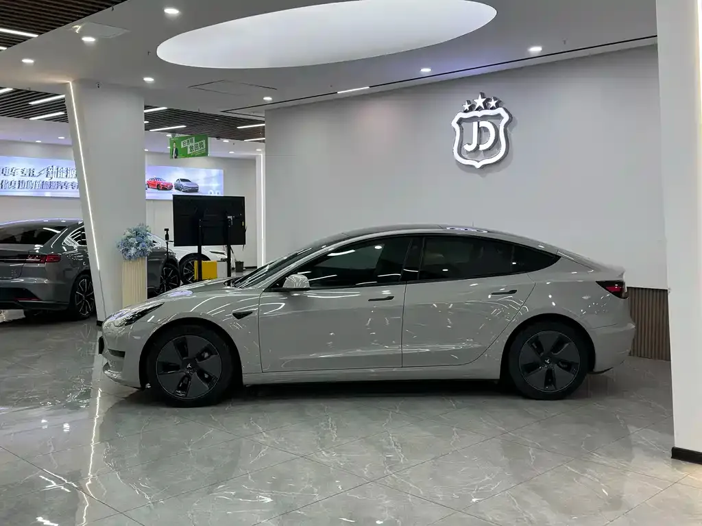 Tesla Model 3 — фото 5