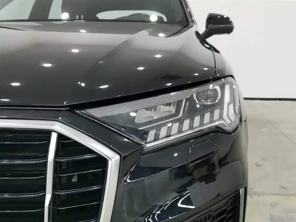 Audi Q7 — фото 9