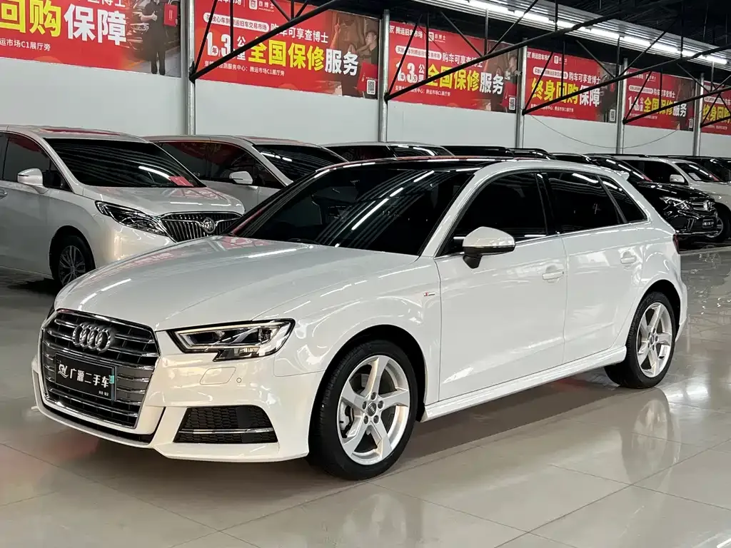 Audi A3 — фото 1