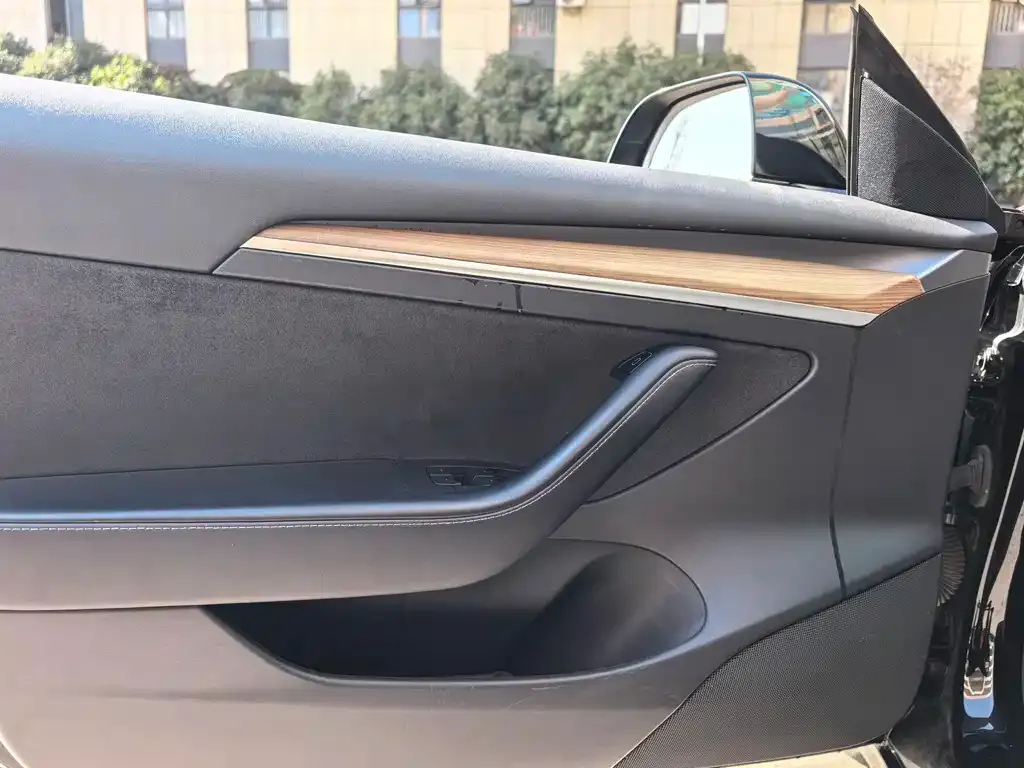 Tesla Model 3 — фото 4