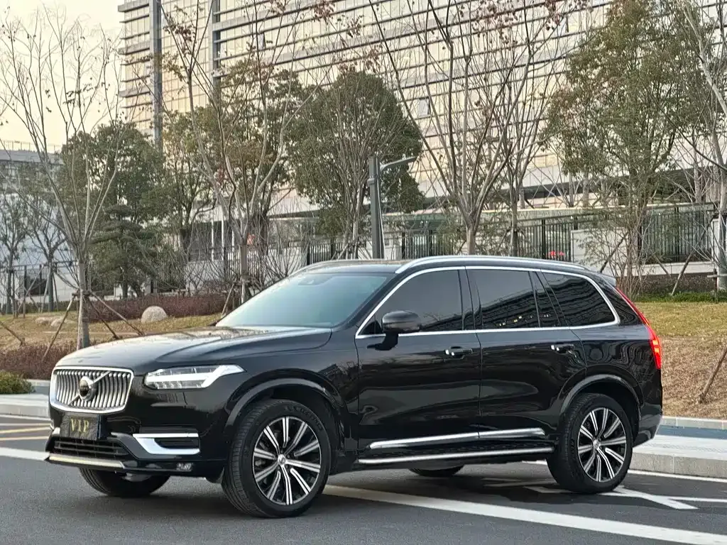 Volvo XC90 — фото 1