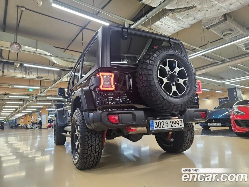 Jeep Wrangler — фото 9