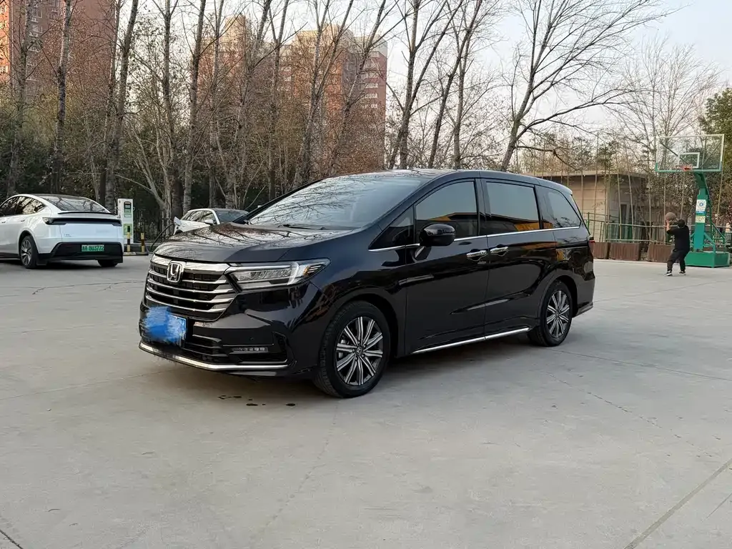 Honda Odyssey — фото 1