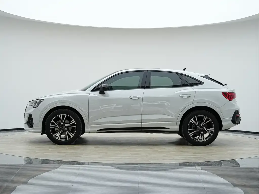 Audi Q3 Sportback — фото 9