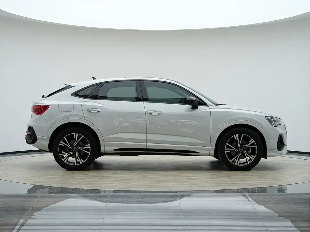 Audi Q3 Sportback — фото 10