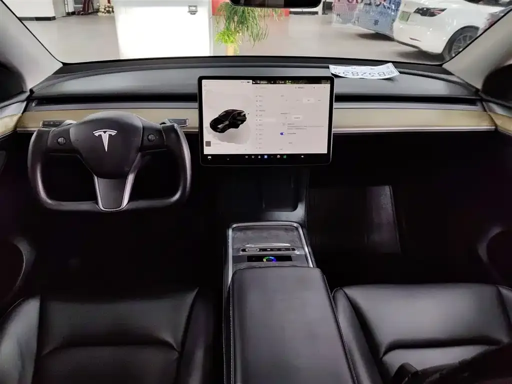 Tesla Model Y — фото 4