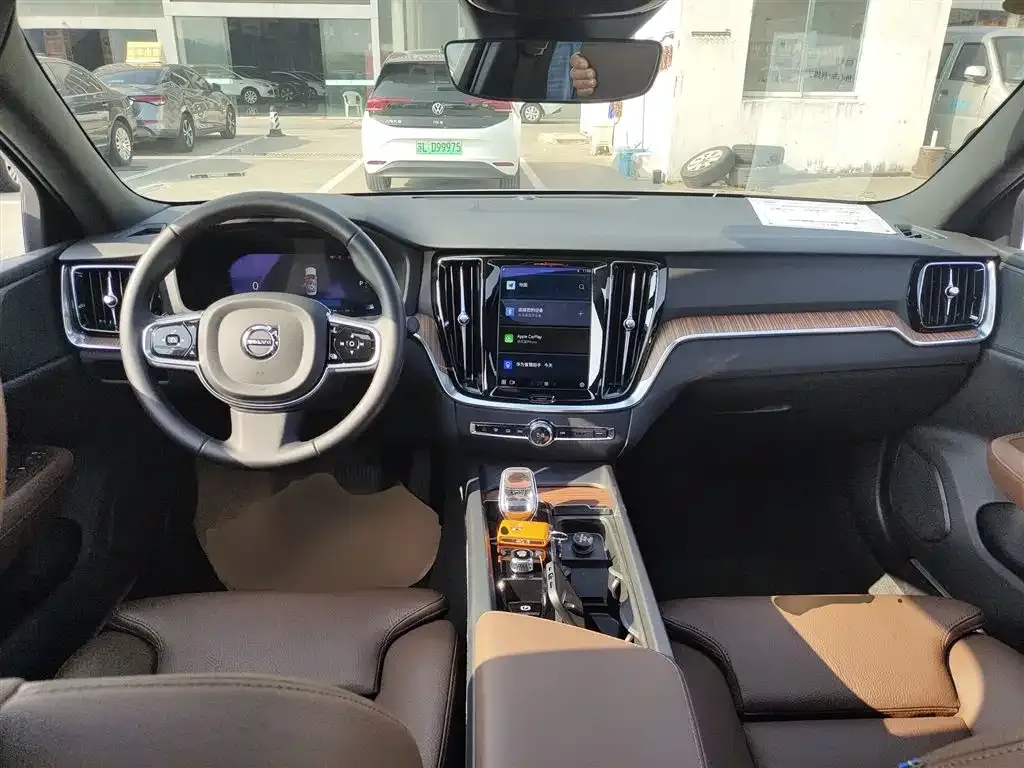 Volvo S60 — фото 10