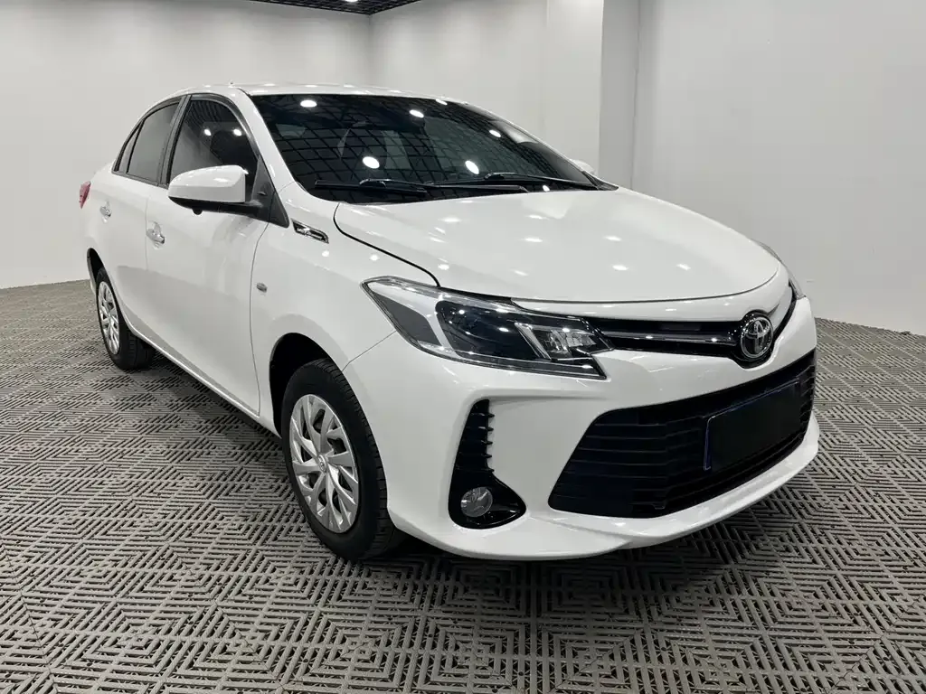 Toyota Vios — фото 1